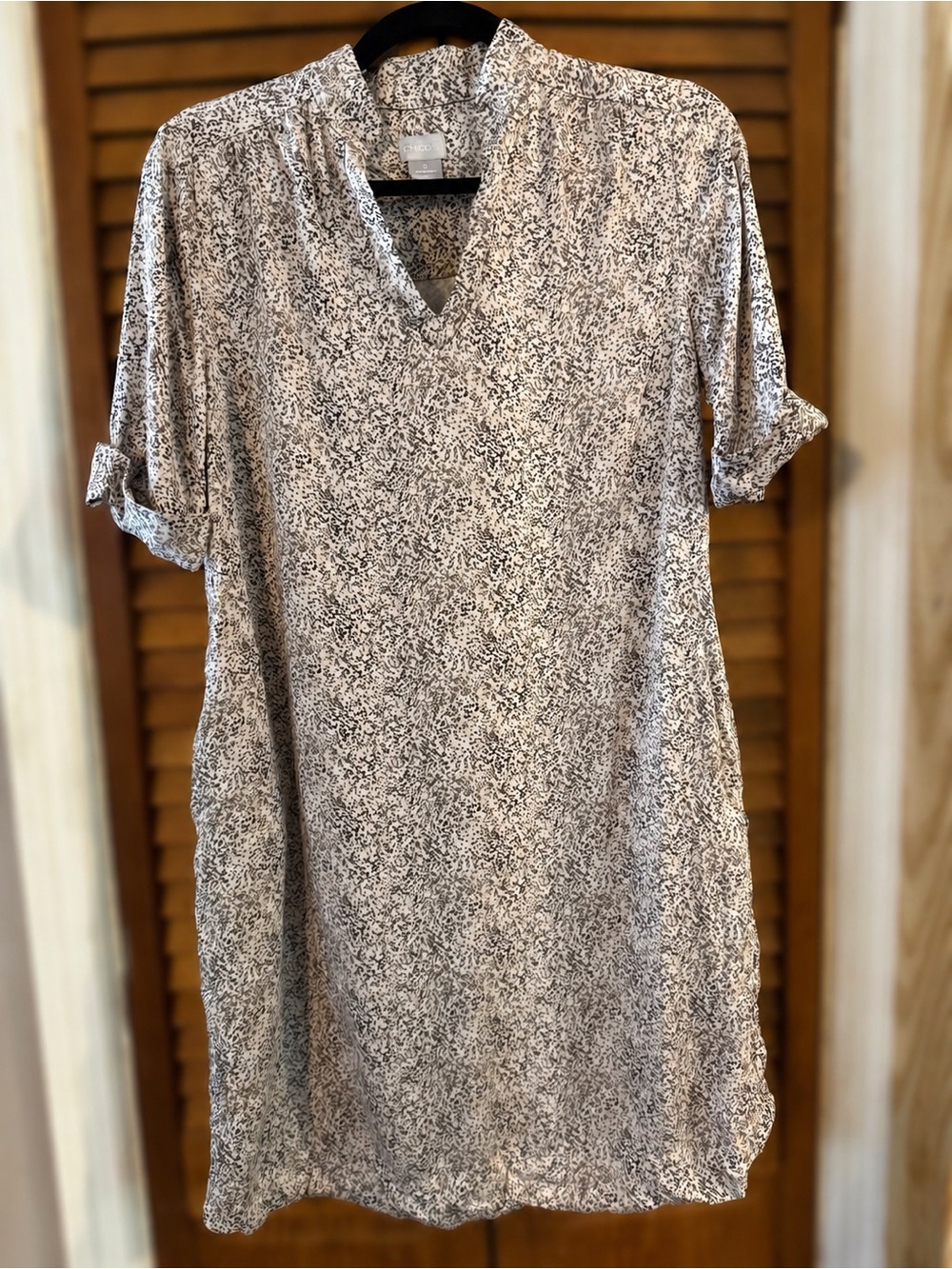 Chico's Black & White V-Neck Printed Tunic